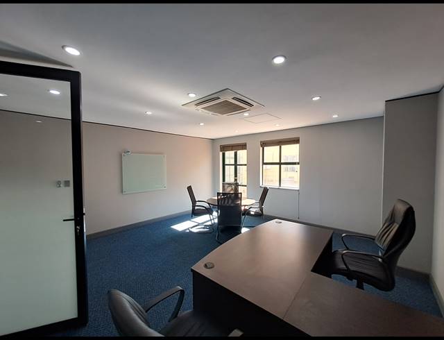 270M² OFFICE TO LET IN DUNKELD WEST